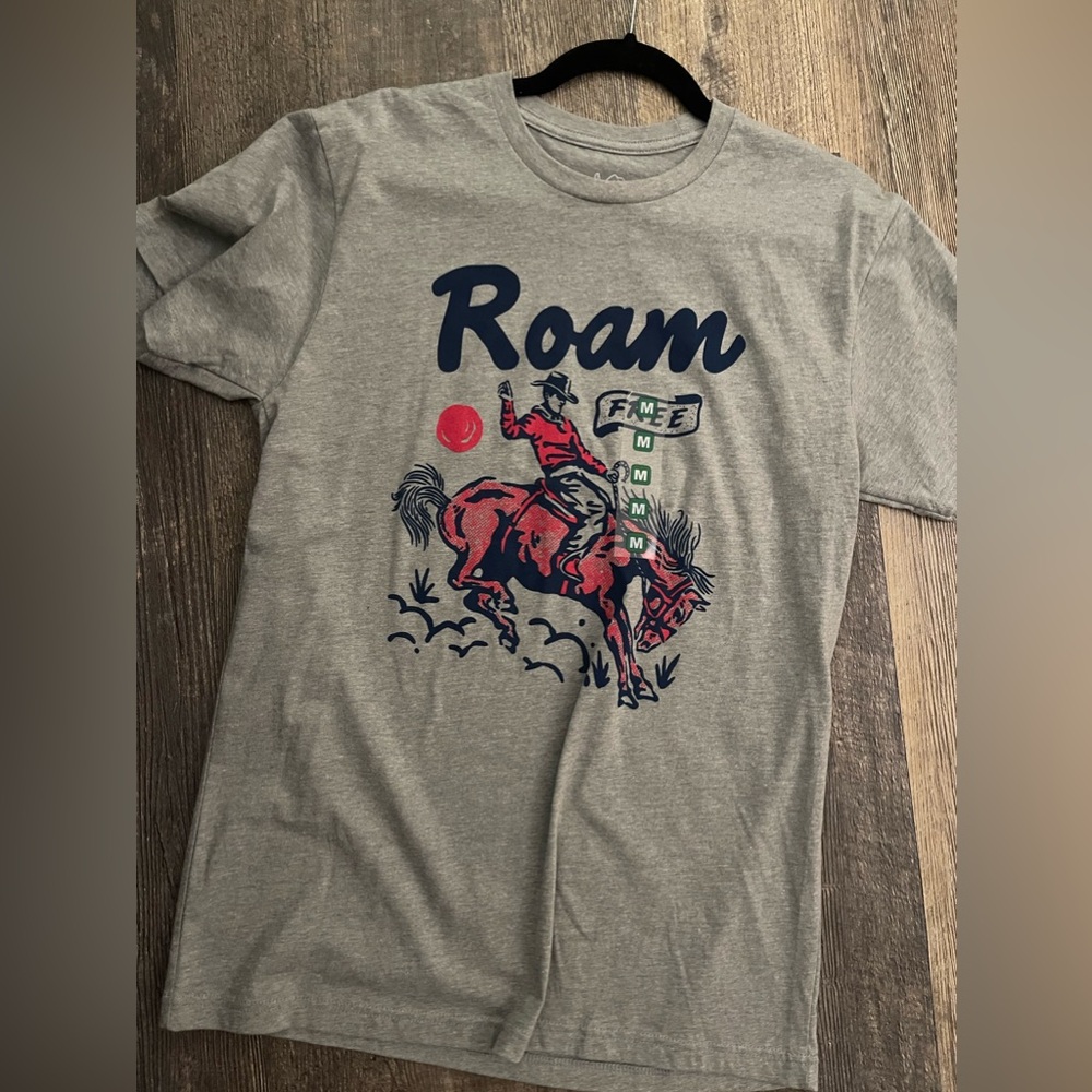 Roam tee